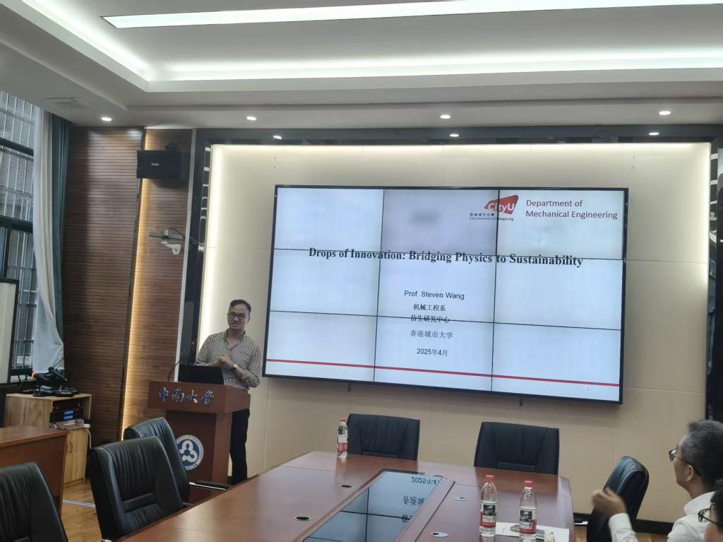 房间里的电视AI 生成的内容可能不正确。