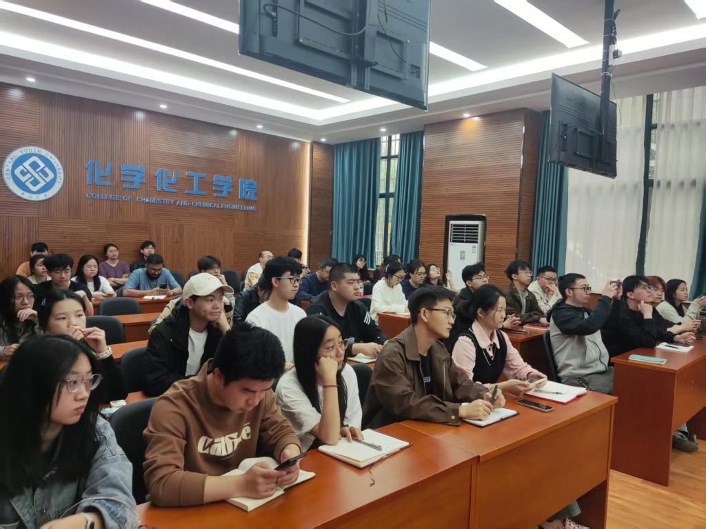 会议室里的人们AI 生成的内容可能不正确。